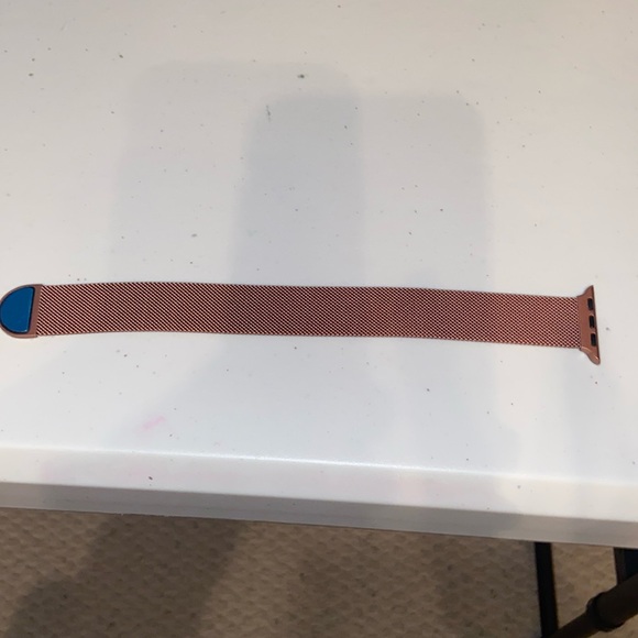 Rose Gold Stainless Steel Mesh 38-40mm Apple Watch Replacement Band - Picture 3 of 4